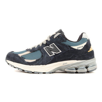 New Balance Men Size 10 22SS M2002 RDF Navy Low Cut Sneakers Near Mint