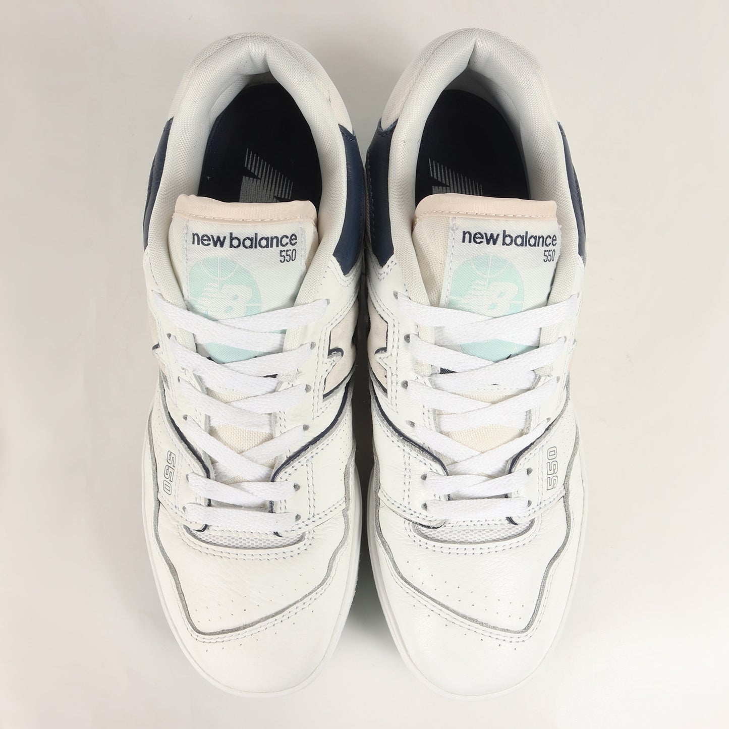 New Balance Men Size 9 23AW BB550 WCA White Navy Low Cut Sneakers Good Condition