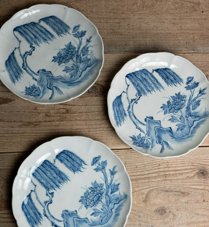 Antiques: Old Imari Blurry Willow Peony Medium Plate, Middle Edo Period - Around