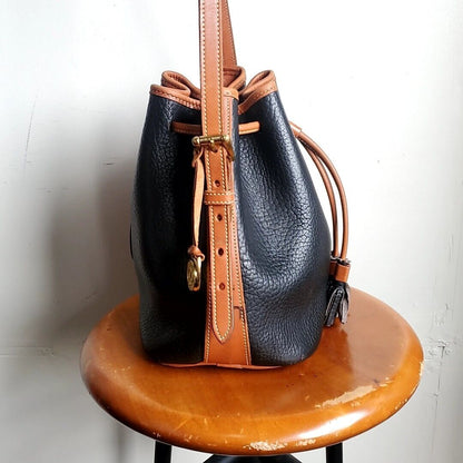 979 Dooney Bourke Drawstringone Shoulder Bag Grain Leather Vintage