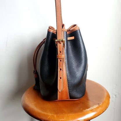 979 Dooney Bourke Drawstringone Shoulder Bag Grain Leather Vintage