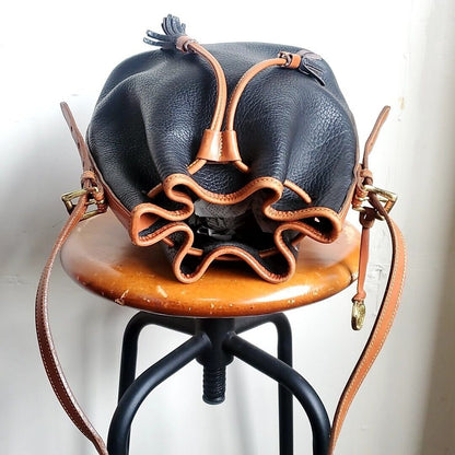 979 Dooney Bourke Drawstringone Shoulder Bag Grain Leather Vintage